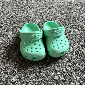Toddler crocs